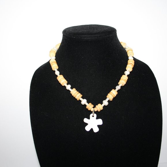 Wood pearl and MOP statement necklace 18" - Picture 2 of 4